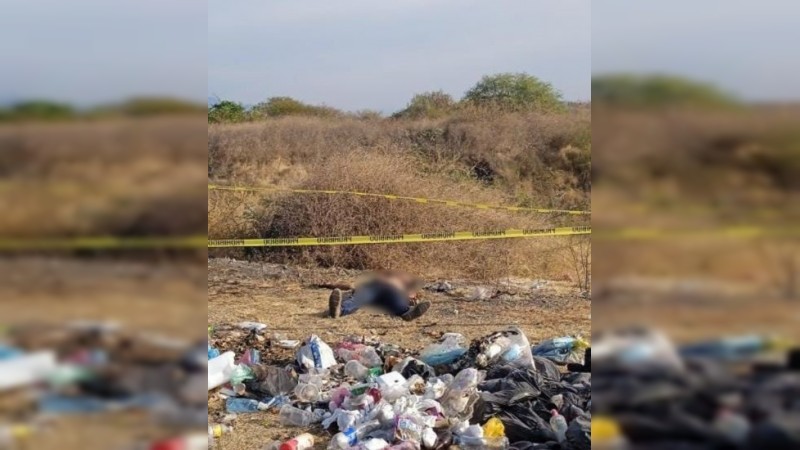 Abandonan cuerpo de un hombre cerca de tiradero clandestino en Parácuaro