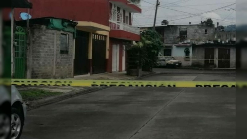 Sicario asesina a mujer, en calles de Uruapan 