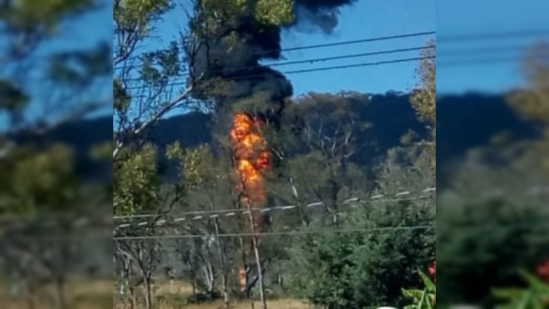 Robo de combustible provoca incendio en ducto de Pemex, en Tarímbaro 