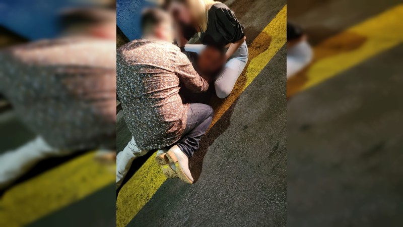 Tras riña, hombre es atacado a balazos afuera de salón de fiestas, en Morelia 
