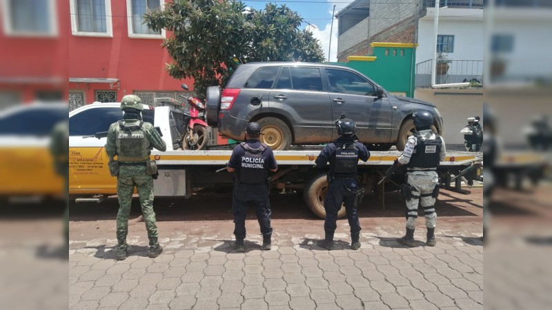 Sicarios enfrentan a militares y policías, en Tangancícuaro 