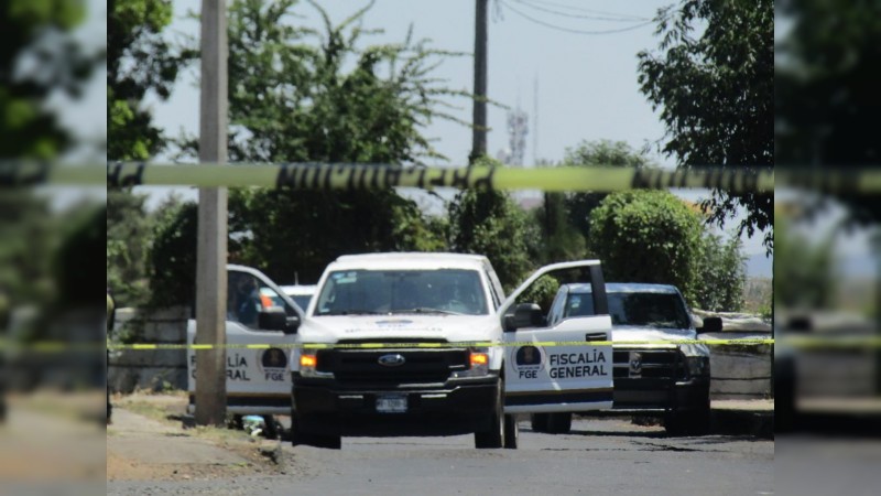 Gatilleros atacan a tiros a policías ministeriales, en Uruapan 