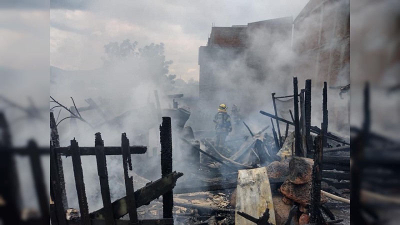 Muere hombre calcinado dentro de vivienda incendiada, en Morelia 