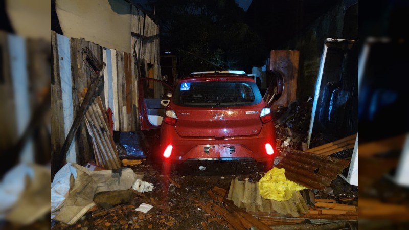 Tras cateo, recuperan vehículo con reporte de robo en Uruapan 
