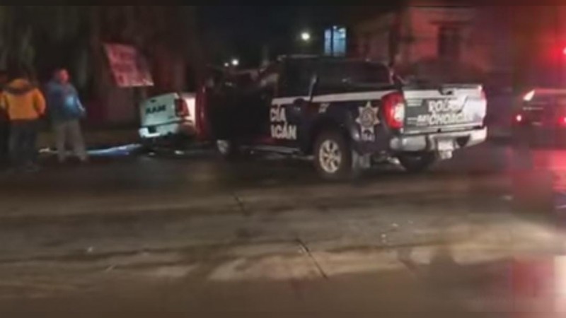 Chocan patrulla de la Policía Michoacán y camioneta, en Zacapu; dos policías heridos 