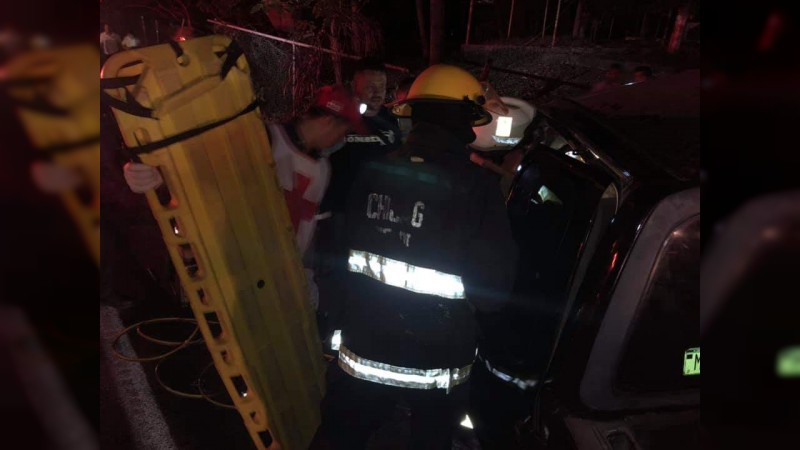 Mueren 2 hombres, tras sufrir choque, en la Morelia-Salamanca 
