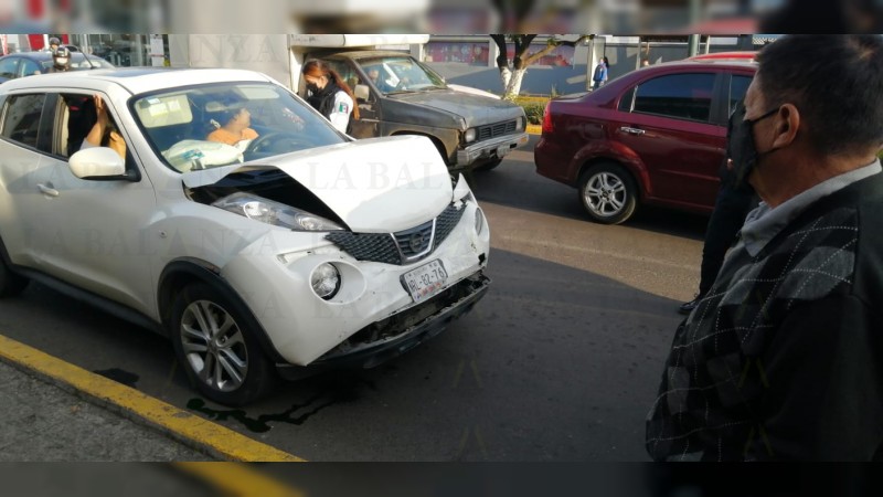 Carambola de 3 autos, en Morelia deja cuantiosos daños materiales  