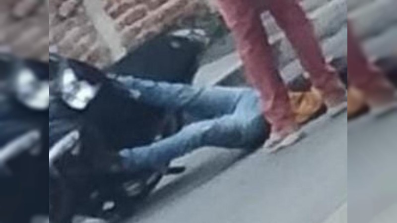 Asesinan a tiros a joven que conducía motoneta, en Sahuayo 
