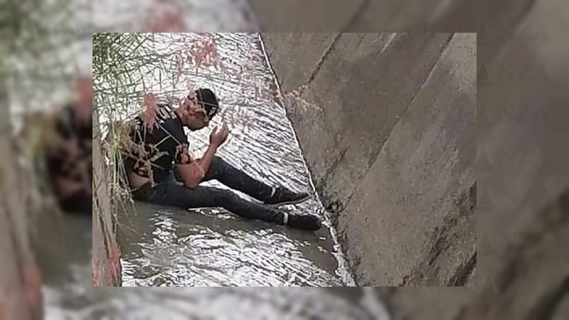 Motociclista cae a canal de aguas pluviales, en Tarímbaro 