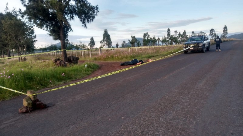 Tiran dos cadáveres desmembrados en la carretera Irimbo-Senguio