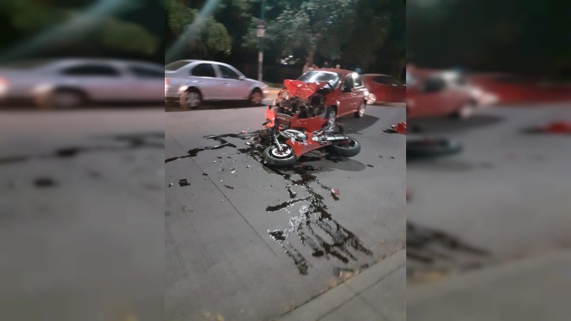 Muere motociclista tras chocar contra auto, en Morelia