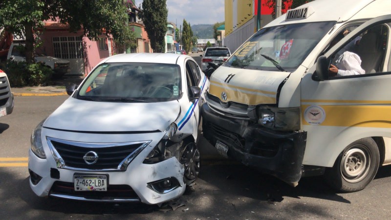 Choque de unidades de transporte deja 11 heridos, en Morelia 