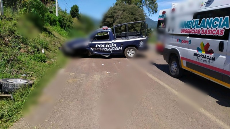 Suman 2 muertos, tras choque de moto y patrulla, en Erongarícuaro 