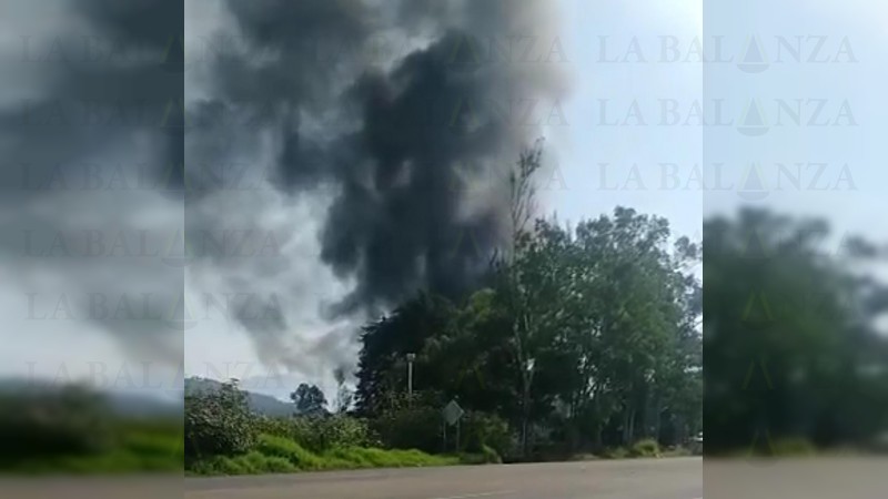 Arde resinera, en Uruapan; cuerpos de auxilio trabajan arduamente  