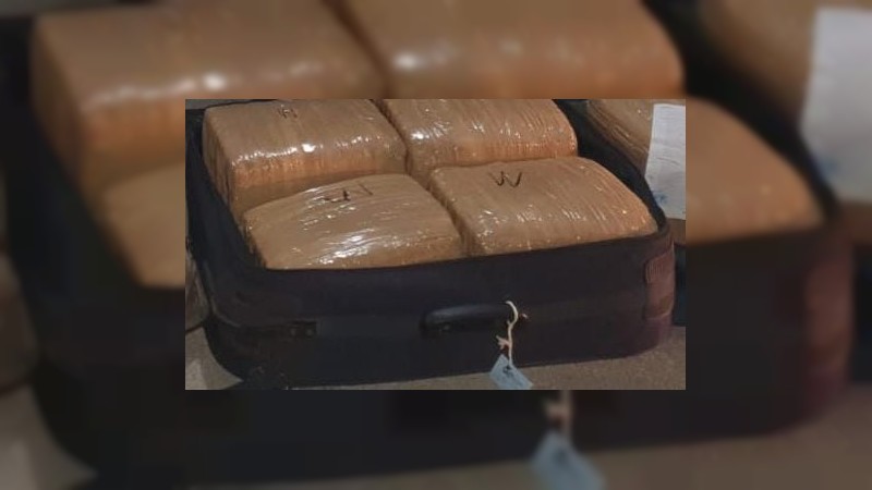 Detienen a 2 que transportaban 55 kilos de marihuana en un autobús 