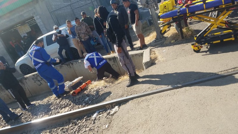 Ferrocarril arrolla a mujer con bebé en brazos, en Morelia  