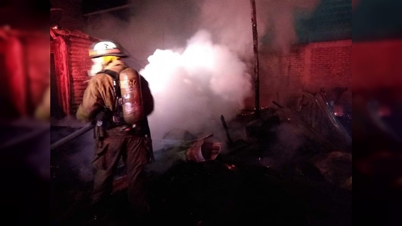 Sicarios incendian casas en Zamora  