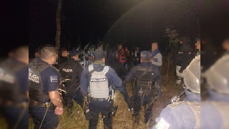 Tras enfrentamiento, uniformados rescatan a 5 policías privados de su libertad, en Uruapan 