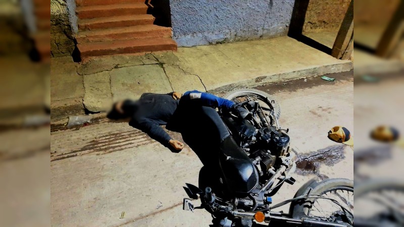 Ejecutan a 2 jóvenes que viajaban en moto, en Jacona 