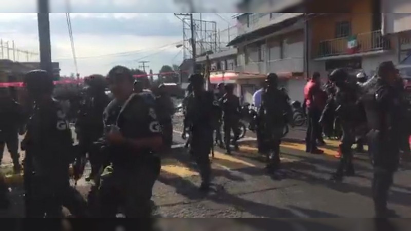 Se enfrentan delincuentes contra policías, en Uruapan 