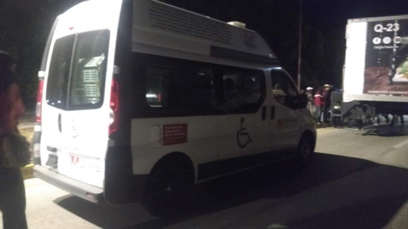 Comuneros secuestran ambulancia, en Zitácuaro 