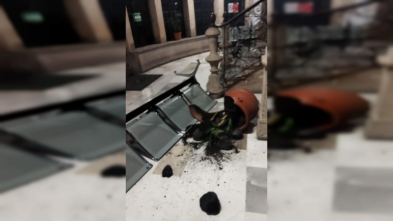 Comuneros se enfrentan y causan destrozos en Oficinas del Secretaría de Gobierno 