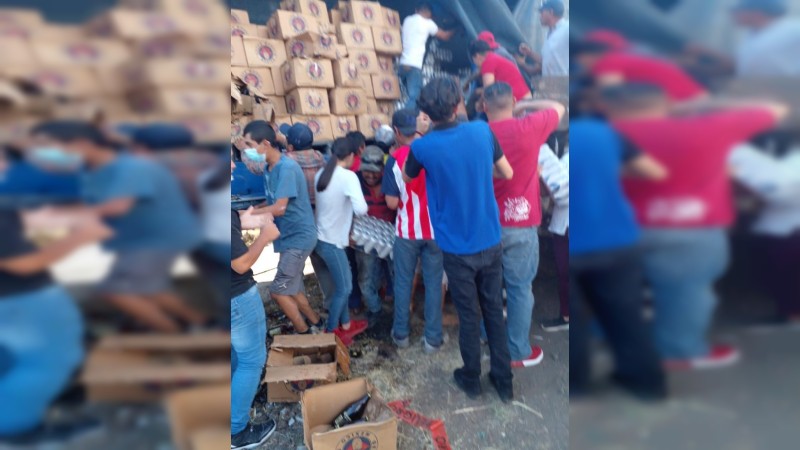Rapiña en Tocumbo, tras choque cargado con cerveza  