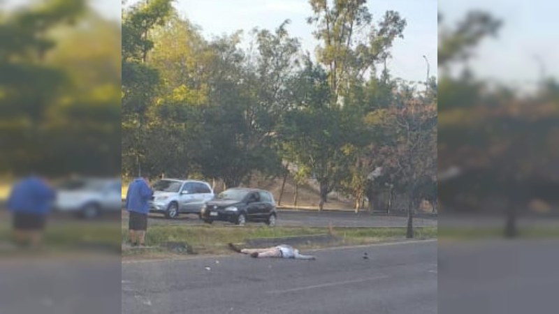 Muere hombre, tras ser atropellado frente al Estadio Morelos 