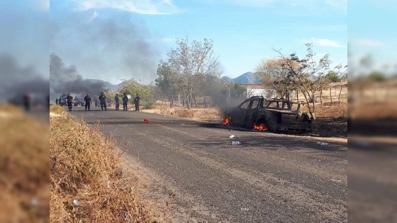 Violencia en Churumuco; autos incendiados, policías desaparecidos y enfrentamientos  