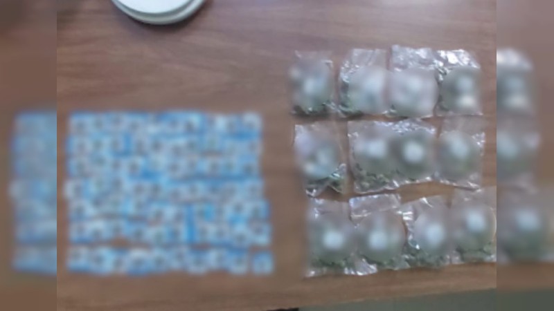 Detienen a uno en posesión de 82 envoltorios con droga, en Zamora