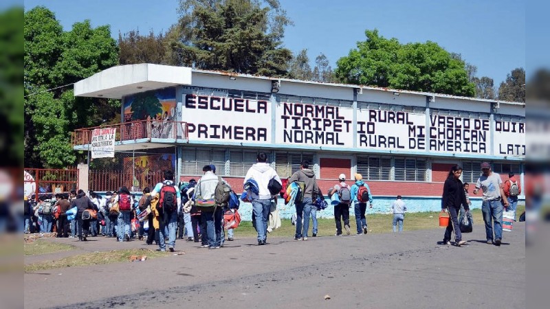 Gobierno de Michoacán da más de 10 mdp anuales para becas a normalistas de Tiri 