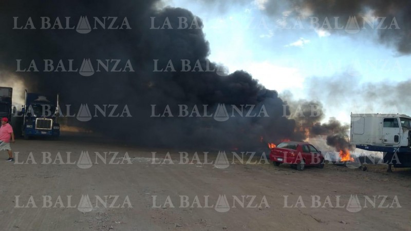 Se registra fuerte incendio, en pensión de autos, en Morelia