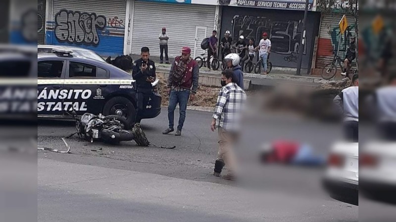Muere motociclista al ser embestido por un vehículo en Morelia