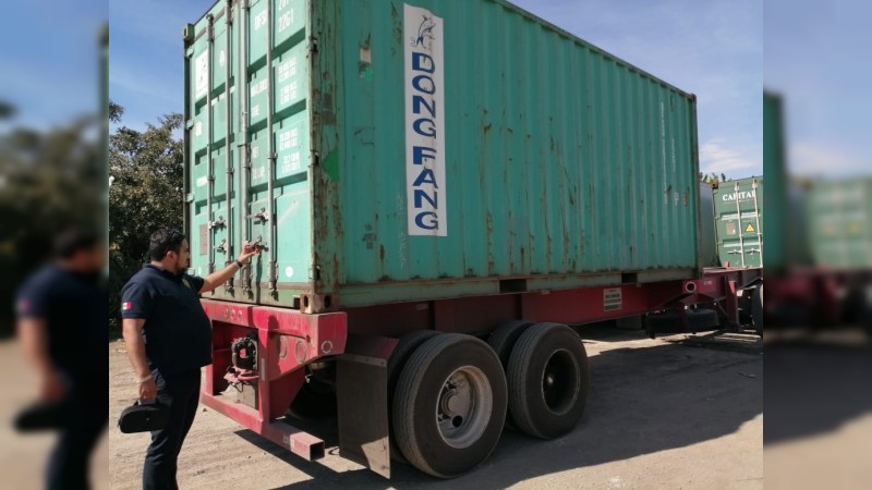 En cateo, recupera FGE dos contenedores con reporte de robo en Uruapan