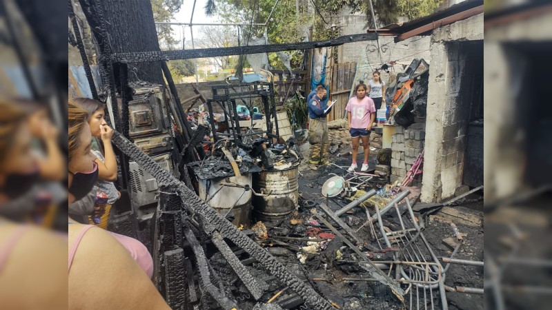 Arde vivienda, en Morelia; se registran cuantiosos daños materiales 