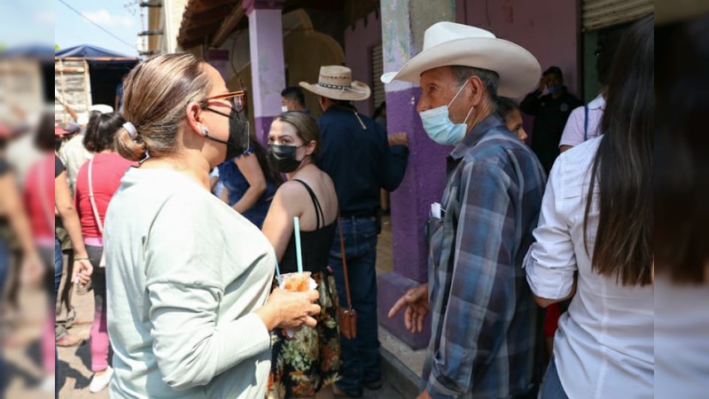 DIF Michoacán fortalece atención a familias vulnerables de Aguililla
