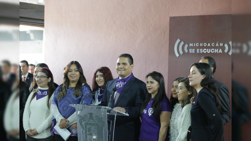 Promulga Silvano Aureoles Ley Olimpia en Michoacán; entra en vigor este martes