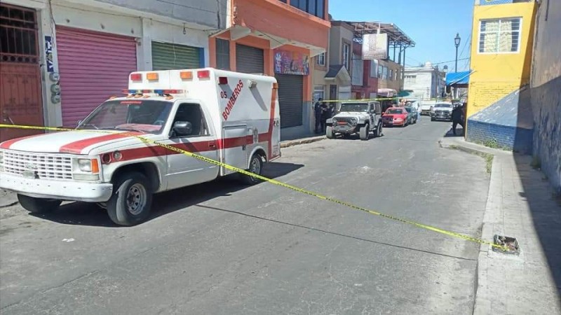 Zitácuaro: asesinan a policía, en baños de un sitio de taxis  