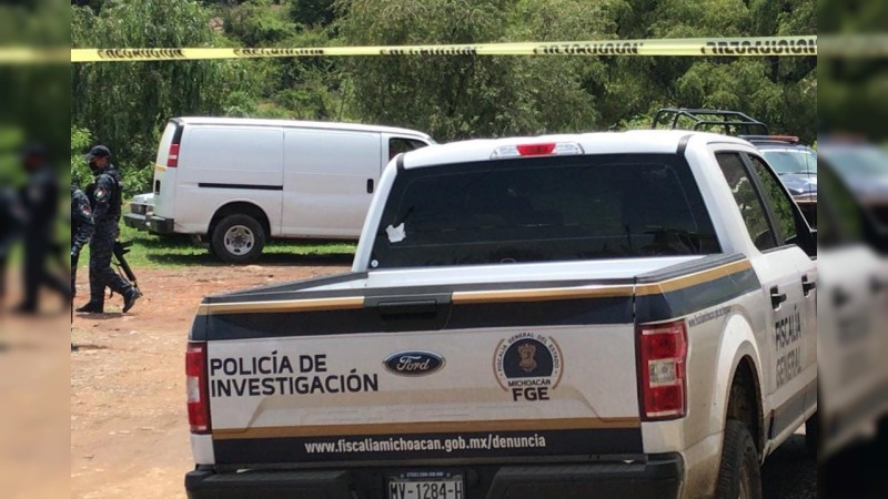 Pátzcuaro: incendian taxi y hallan cadáver calcinado en su interior 