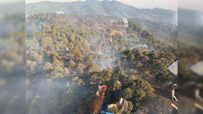 Intentan apagar incendio en cerro La Corona, en Cotija