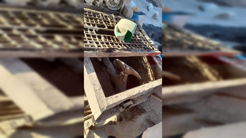 Hombre cae y muere dentro de una revolvedora de cemento, en Zitácuaro 