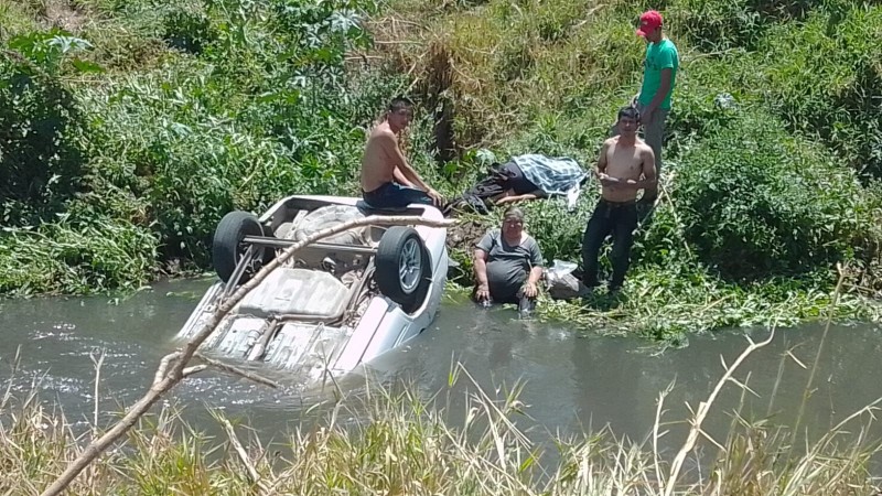 Muere adulto mayor tras caer con su auto al Río Grande, en Morelia  