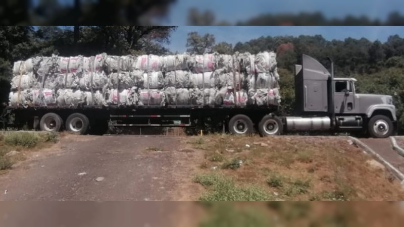Uruapan: atrapan a 1 con camión y plataforma con irregularidades 
