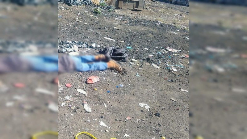 Tiran cuerpo cerca del basurero municipal, en Morelia 