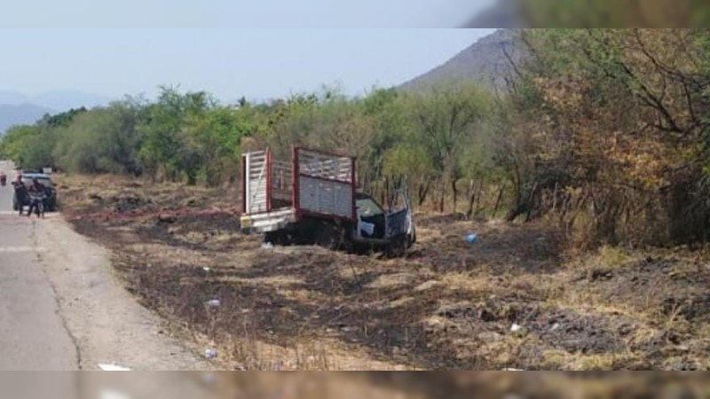 Asesinan a balazos al conductor de una camioneta en carretera de Buenavista