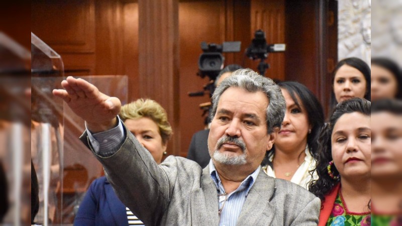 Vicente Estrada Torres, rinde protesta como presidente del COEECO