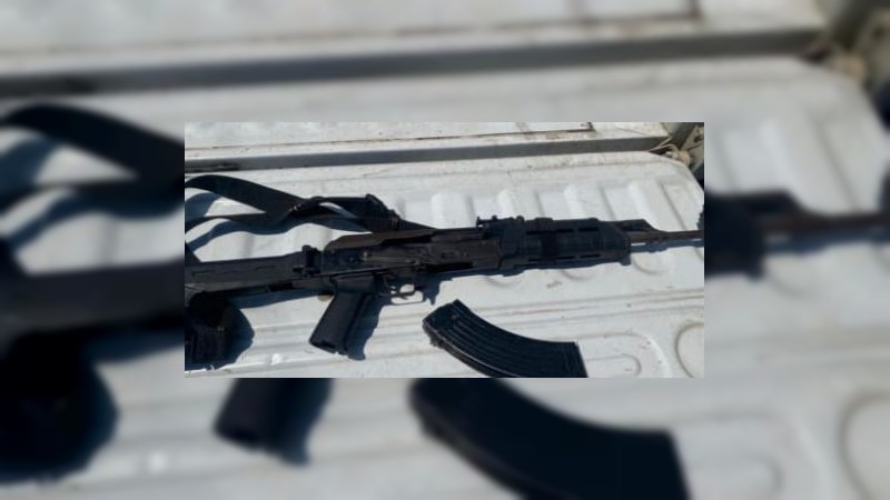 Atrapan a 2 presuntos sicarios, en Uruapan; les aseguran fusiles  