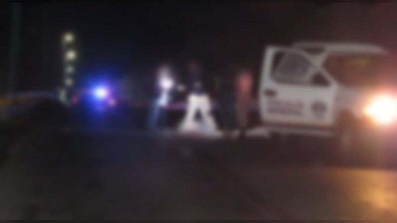 Atropellan a hombre en la Morelia-Zinapécuaro; varios autos destrozan su cuerpo