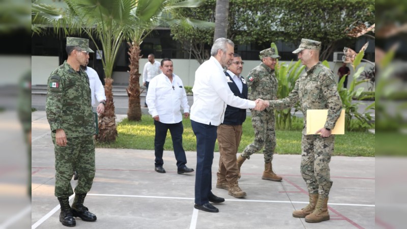 Encabeza gobernador de Michoacán reunión de seguridad en Apatzingán