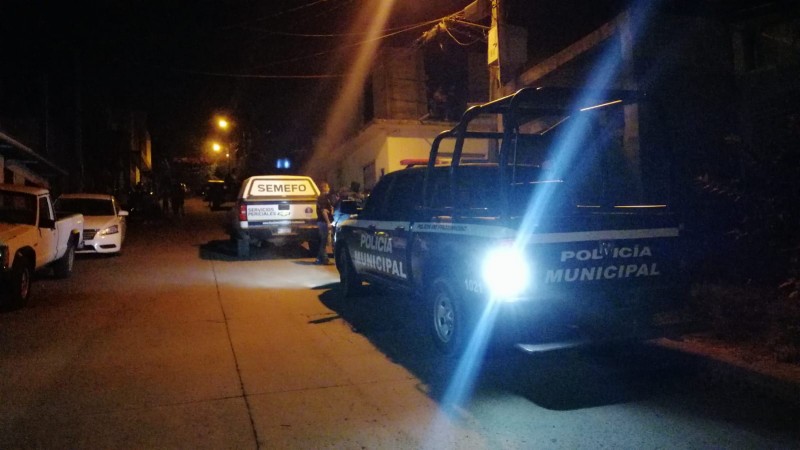 Abandonan cadáver baleado y torturado, en calles de Uruapan 